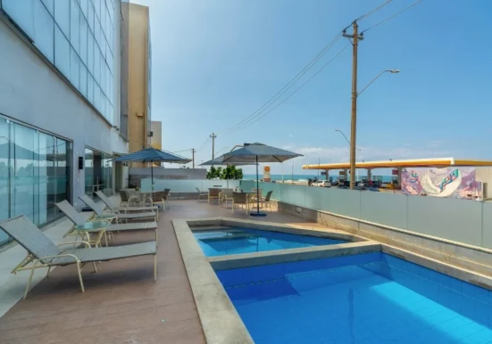 202410231729687964PISCINA
