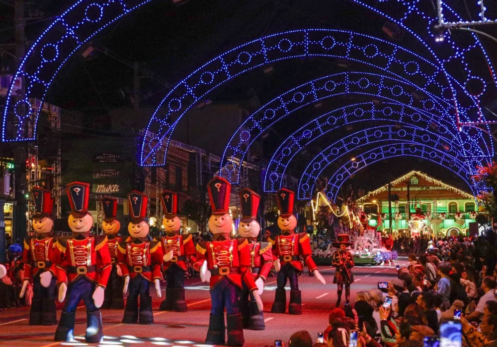 Soldadinhos+de+chumbo+O+Grande+Desfile+de+Natal+do+Natal+Luz+de+Gramado+2024+Foto+Cleiton+Thiele-1920w