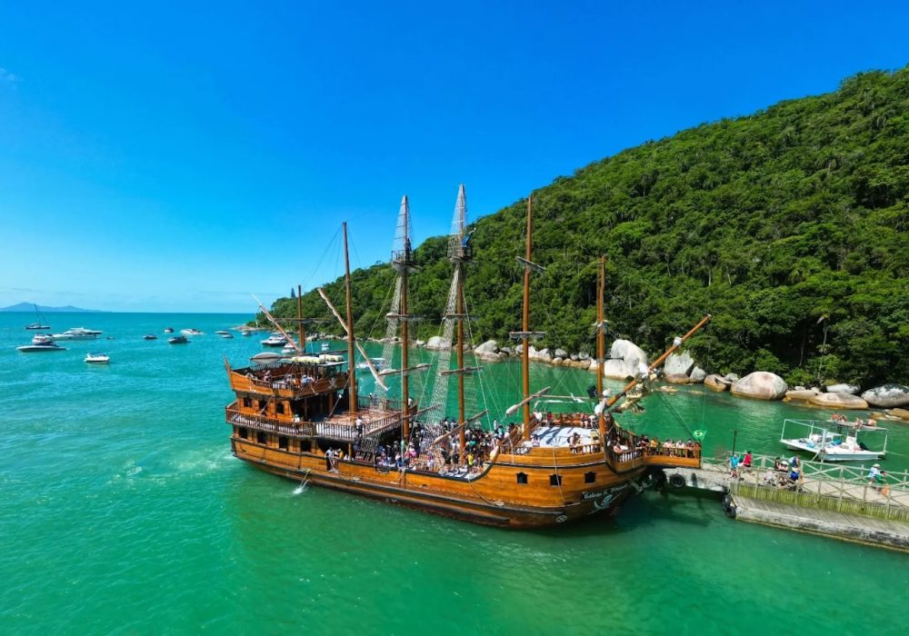 passeio-de-barco-pirata-balneario-camboriu-barco-pirata